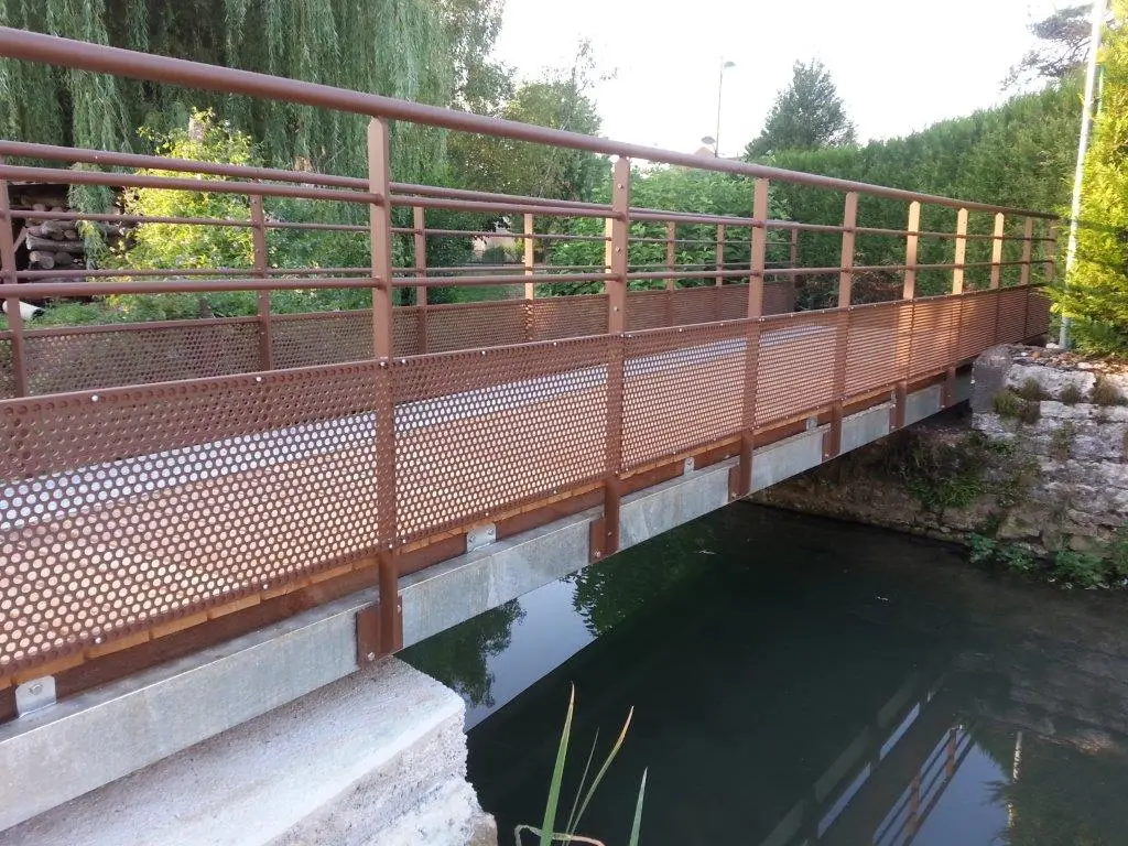 passerelle en métal
